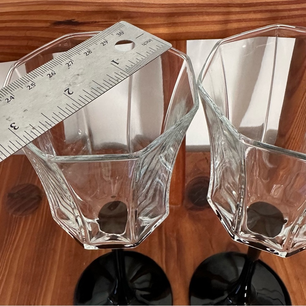 Set of 2 Vintage Arcoroc Octime Wine Glasses Black Stem - Picture 5 of 5